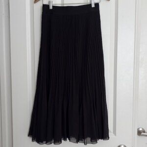 Aritzia - Wilfred twirl pleated skirt (size M)